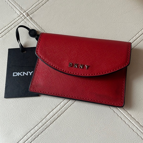 DKNY - Picture 2 of 8